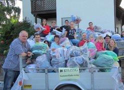 Mitglieder der Kolpingfamillie Niederkirchen bei einer Kleidersammlung in 2015.